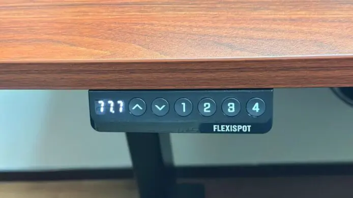 FlexiSpotのリモコンの高さ調節パネル