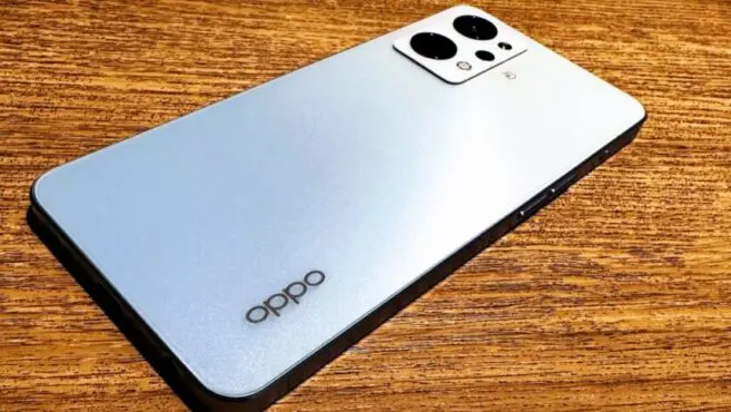 OPPO Reno7 Aの本体背面